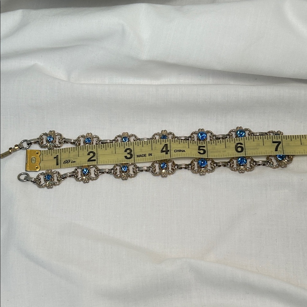 Vintage Silver Toned Choker Necklace Linked Flower Motifs with Blue Rhinestones - Picture 5 of 6